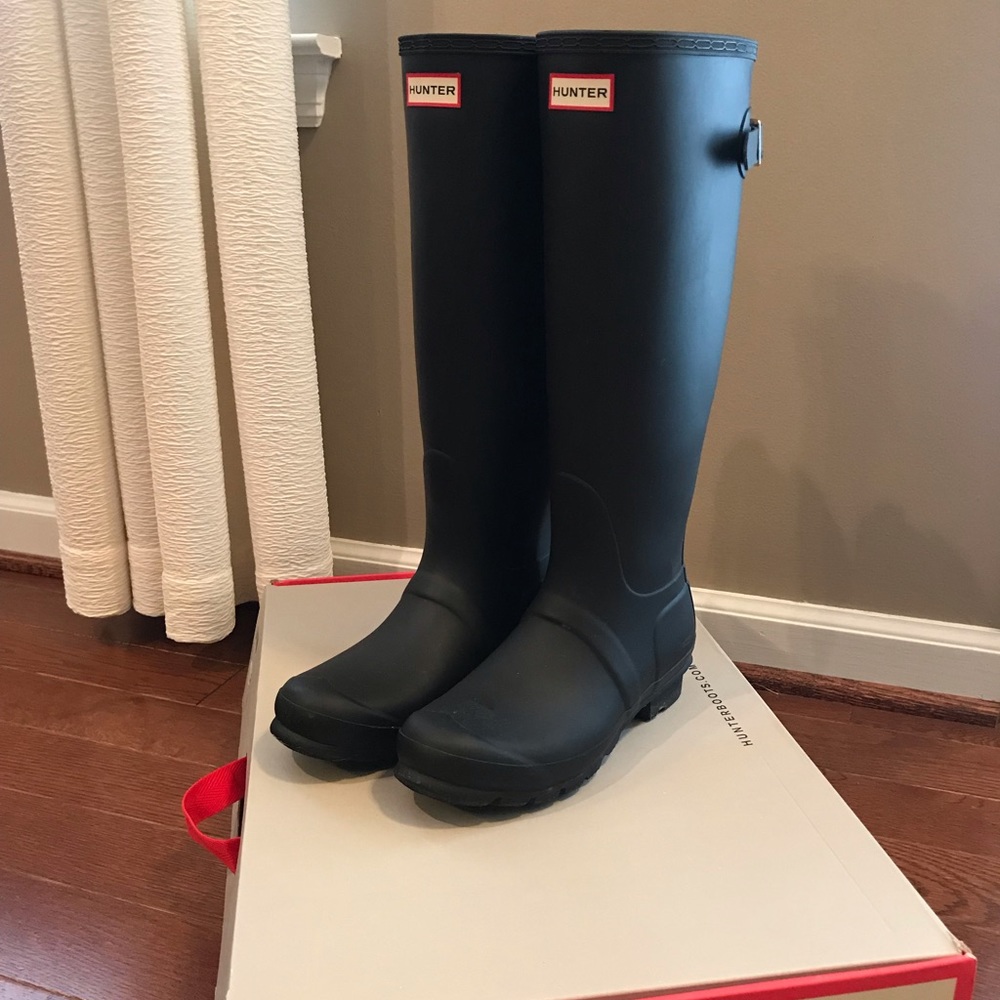 Black Matte Hunter Rainboots size 8